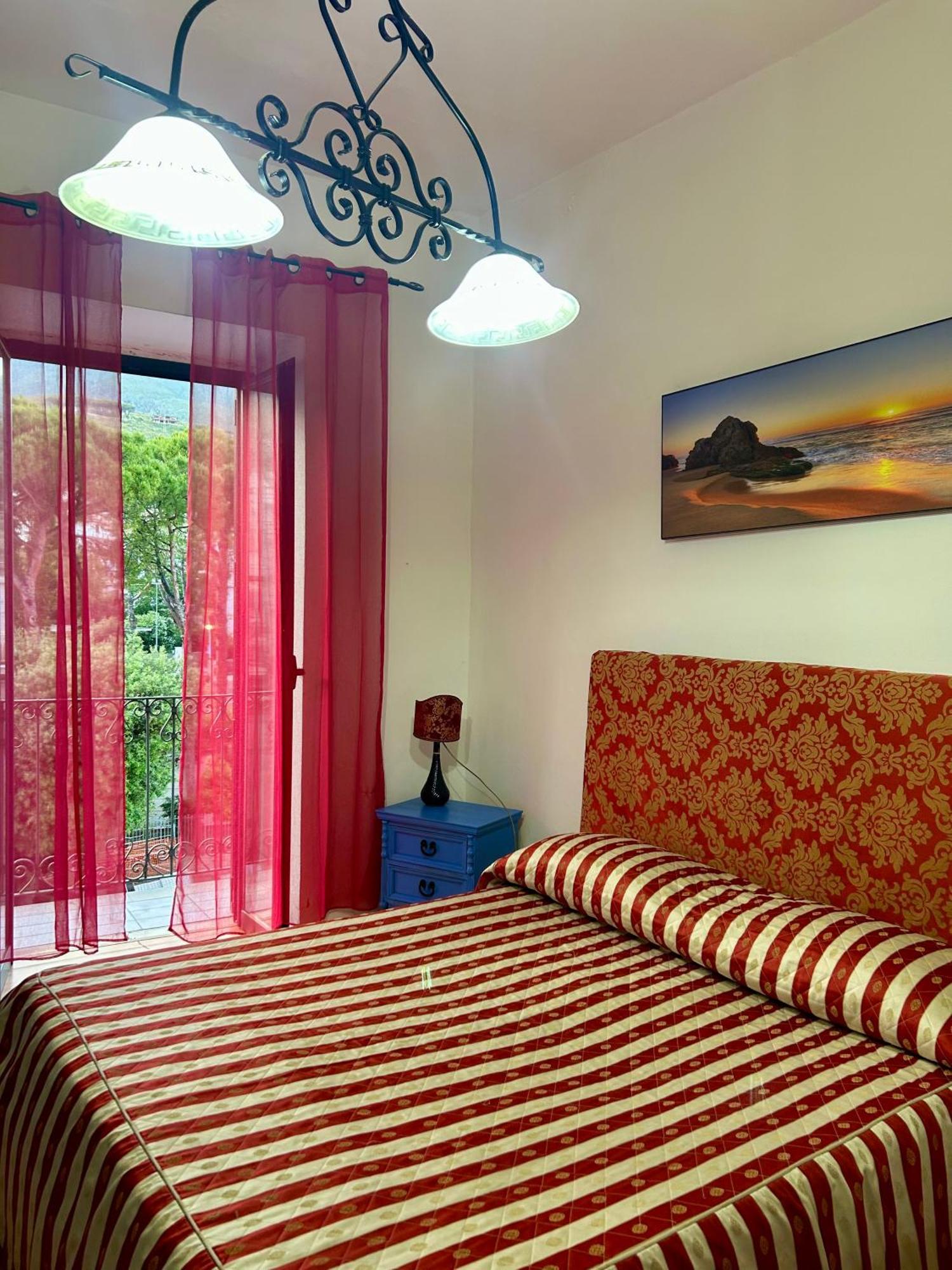 Holiday House Ginevra Formia Bagian luar foto
